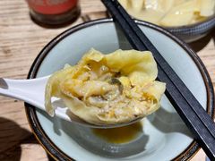 金汤黄鱼馄饨-蟹黄鱼·楼上面馆(外滩中央旗舰店)
