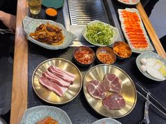 -臻牛烤肉