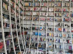 -钟书阁(松江泰晤士小镇店)