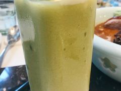 香草冰淇淋牛油果特饮-港丽餐厅(高德置地店)