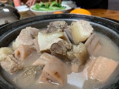 蓮藕燜花肉-菠菜美食