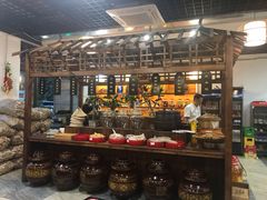 -黄桷树曹家私房菜(江与城店)