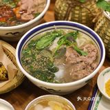 云阿蛮不就是我在云南排队嗦的生烫牛肉米线！
