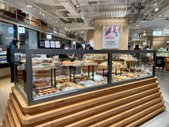 面包甜点陈列柜-七鲜超市(瑞虹天地太阳宫店)