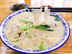 -邱芳粉店(迎宾大道旗舰店)