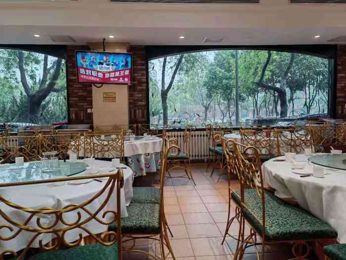 小贝壳酒楼(经九路店)-"小贝壳才开的时候很辉煌,近一年来嘛,就性.