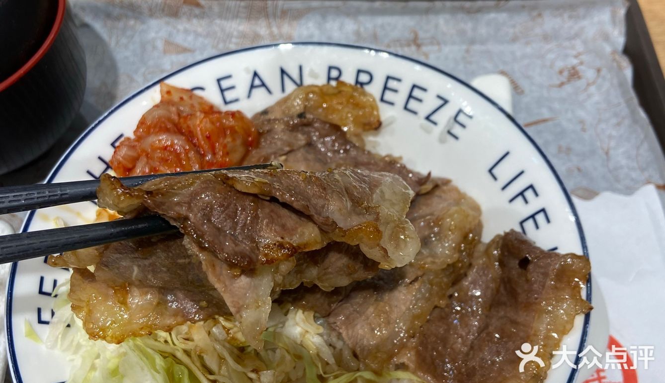 我的天啊 这量绝对对得起价格 非常充足的大片牛肉