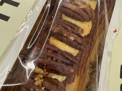 法式碧根果巧克力牛角包-B&C黄油与面包·THE GARDEN BAKERY概念店(世纪汇店)