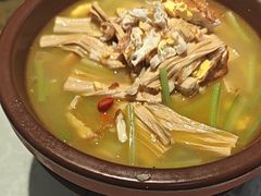 -阿瓦山寨·湘菜现炒·剁椒鱼头王(咸阳总店)