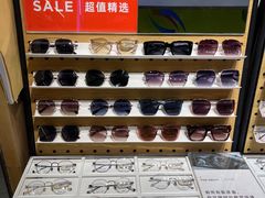 -LOOK眼镜·蔡司依视路配镜(宝山万达店)