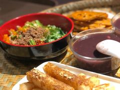 -爆炸头阿姨小四川正宗川味小吃(无任何分店)