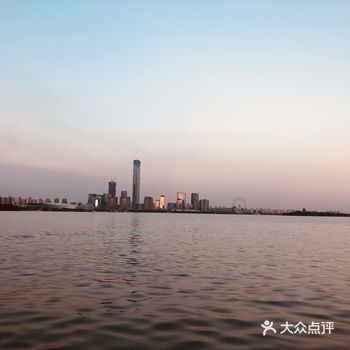 金鸡湖景区~苏州工业园区地铁一号线东方之门站3号出口