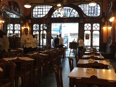 -Majestic Café