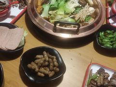 -虾弄弄海派小龙虾·牛羊蝎子火锅