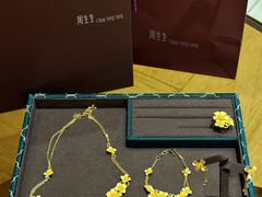 -王府井百货熙地港店