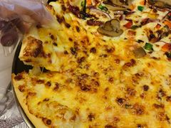 芝士三重奏拼牛肉培根披萨-UMAMI乌玛米披萨·汉堡·清真Halal(红岭北店)