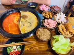牛油鸳鸯骨汤锅-吃皮火锅馆(苏宁店)