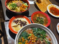 冒脑花-爆炸头阿姨小四川正宗川味小吃(无任何分店)