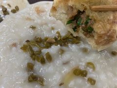 皮蛋瘦肉粥-舒小笼松针小笼包