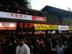 等位区-八一好吃街·高品美食广场