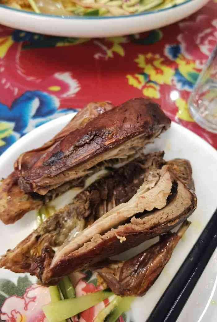 7号院烧鸽子(门头沟店)-"爬完山饿的不行,来七号院吃个晚饭,很久以.