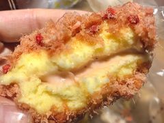 草莓味酥松小贝-鲍师傅糕点(江苏路店)