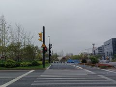 -雪绒花路停车场