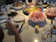 -茅草房·河畔园林火锅