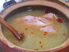 崂山菇炖鸡-小仙居·农家宴烤羊· 农庄