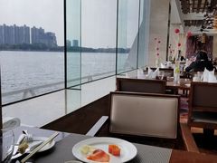 靠窗位-白天鹅宾馆·流浮阁咖啡厅