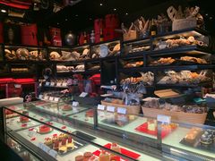 面包甜点陈列柜-Salon de The de Joel Robuchon(外滩18号店)