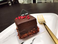 -UNI UNI(环亚凯瑟琳店)