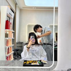 -苏豪美发S A L O N烫发染发