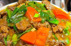 Beef Chow Fun with Abundant Beef and Gravy