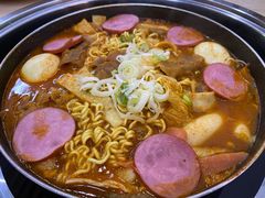 -三清洞摩西韩式年糕火锅(威高广场店)