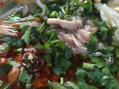 -巍山𤆵肉饵丝