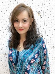 -PE SALON 