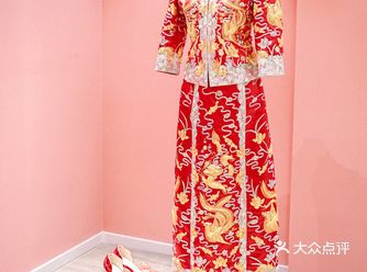 一不小心被闺蜜种草了这家的手绣龙凤褂