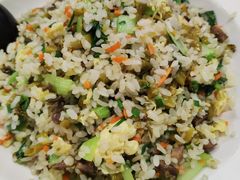 酸菜牛肉粒炒饭-张果佬年糕卷(科巷店)