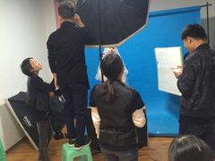 -贺加贝化妆美甲培训学校