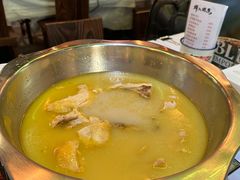 -鲜入围煮花胶鸡海鲜火锅