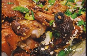 Charcoal-Grilled Iron Plate Roast Duck