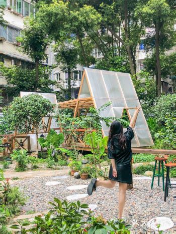 丝毫不起眼的门头里藏着600平世外桃源咖啡店️