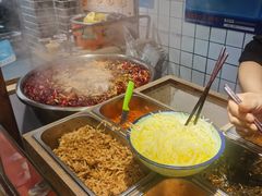 自助取餐区-三兄弟高炉烧饼