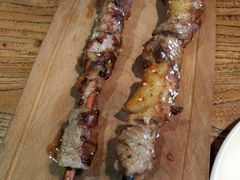 红柳羊肉串-阿里家·新疆烤肉酒場 by MIG