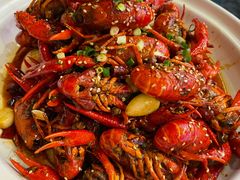 -肥小宝·金牌油焖大虾(襄阳龙虾地标店)