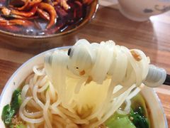 三鲜米线-老字号杨坡红油米线腊汁肉夹馍(东四道巷店)