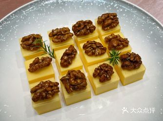 地址选在了太湖饭店，首先，环境非常好，很安静
