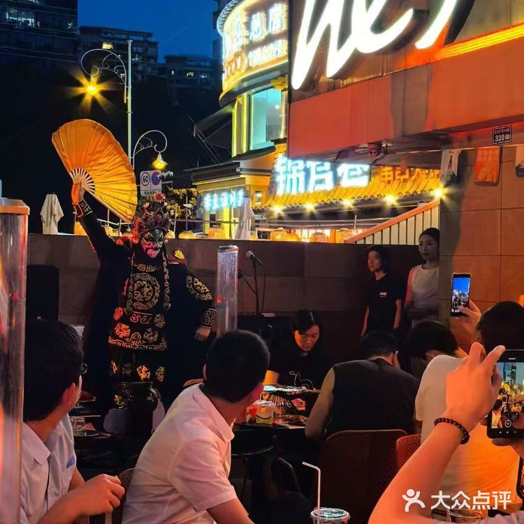 太古里的何师烧烤和加多宝竟然出联名了❗❗❗