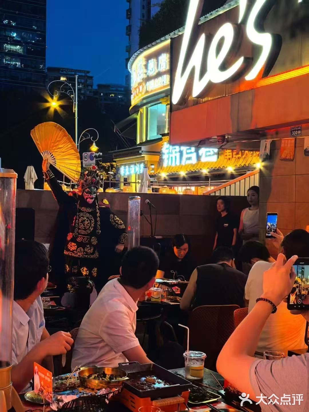 太古里的何师烧烤和加多宝竟然出联名了❗❗❗